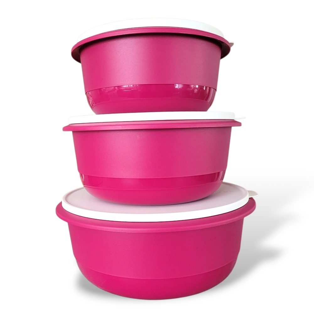 Like New Tupperware Ultimate Mixing Bowls with Lids